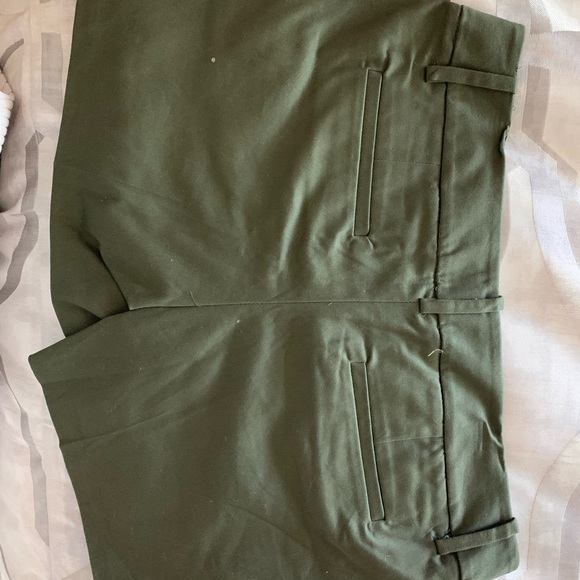Size 8 Hunter Green Shorts - Picture 2 of 2
